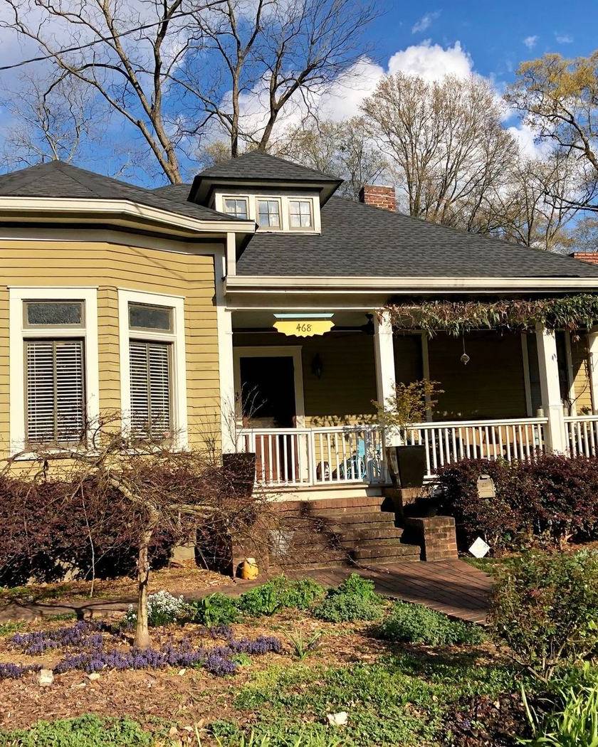 A yellow house with bay windows in Grant Park, Atlanta